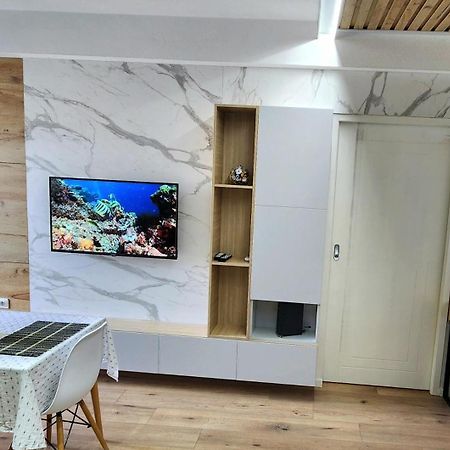 Avalona Apartment 1 Vlorë Exteriör bild